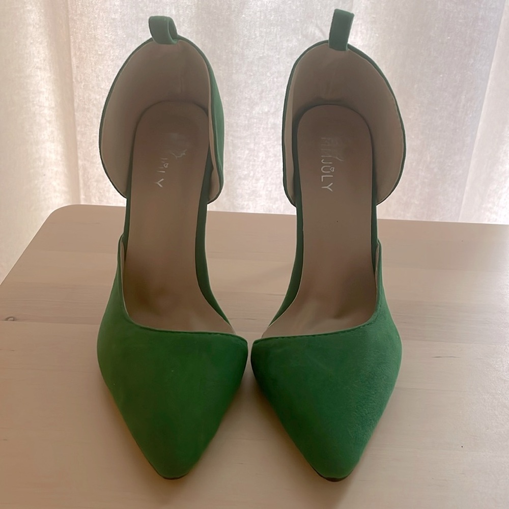 MM JULY size 6 emerald green suede pumps